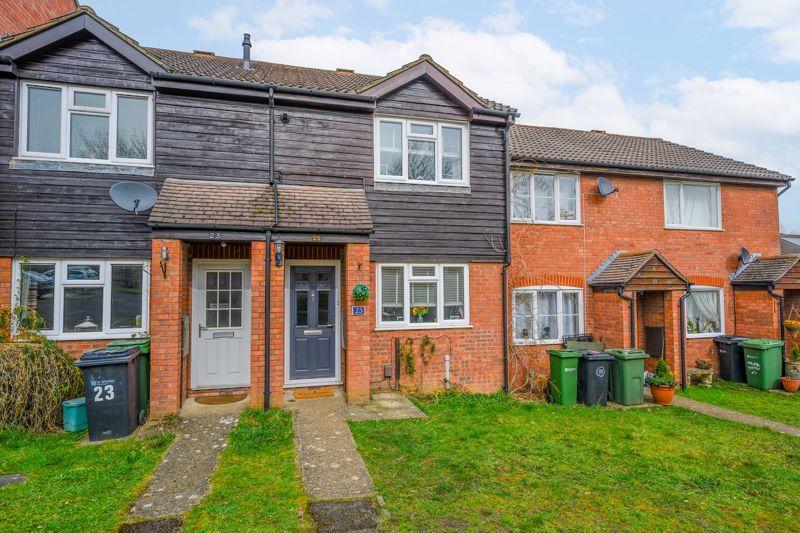 Bracken Close, Bookham 2 bed terraced house £375,000