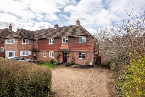 3 bedroom semi-detached house for sale - Oveton Way, Bookham