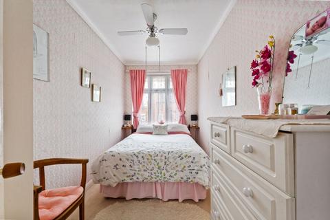 90 Cheam Common Road, Worcester Park, KT4 8QR