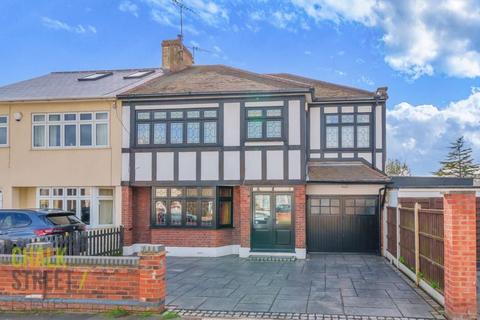 2 Hacton Drive, Hornchurch, RM12 6DP