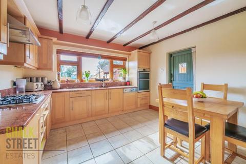 2 Hacton Drive, Hornchurch, RM12 6DP