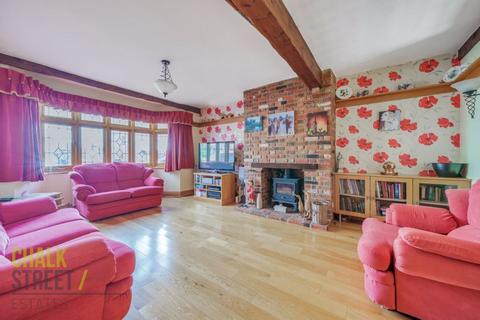 2 Hacton Drive, Hornchurch, RM12 6DP