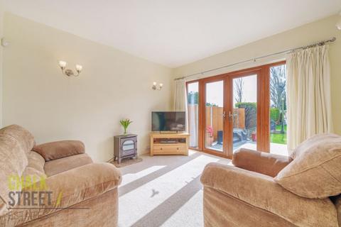 2 Hacton Drive, Hornchurch, RM12 6DP