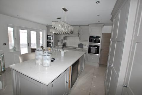 5 bedroom detached house for sale, Orsett Village