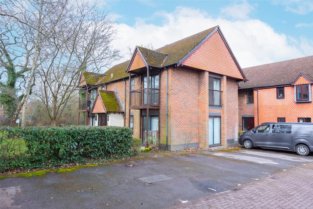 Christy Court, Tadley, Hampshire, RG26 1 bed apartment £795 pcm (£183 pw)