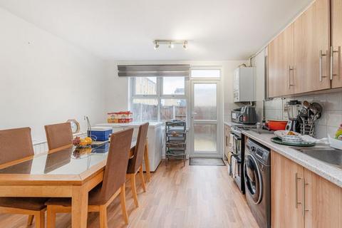 9 Warmington Close, London, E5 0BX