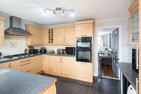 2 bedroom semi-detached house for sale - Nobles Close, Grove