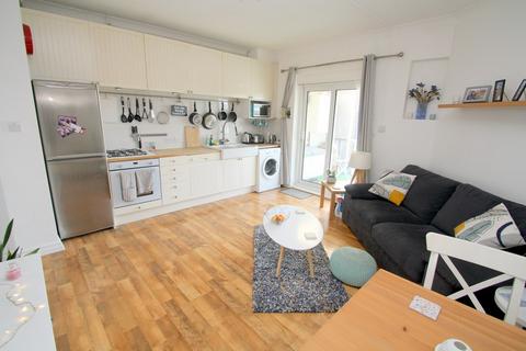 7b Broadway, Staines-upon-thames, TW18 1AT