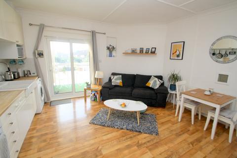 7b Broadway, Staines-upon-thames, TW18 1AT