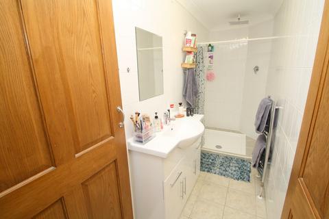 7b Broadway, Staines-upon-thames, TW18 1AT
