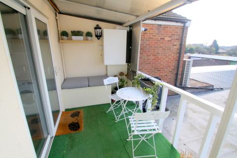 7b Broadway, Staines-upon-thames, TW18 1AT