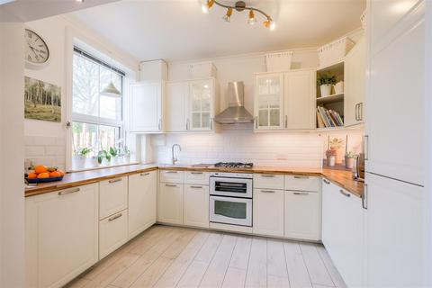 27 Bracken Road, Brighouse, HD6 2HX