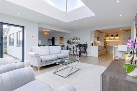 8 Banstead Close, Goring By Sea, Worthing, BN12 4HS