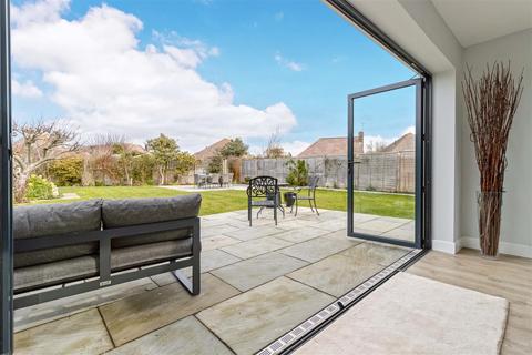 8 Banstead Close, Goring By Sea, Worthing, BN12 4HS