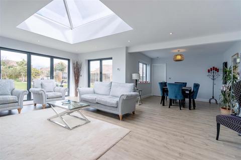 8 Banstead Close, Goring By Sea, Worthing, BN12 4HS