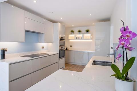 8 Banstead Close, Goring By Sea, Worthing, BN12 4HS