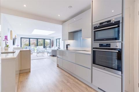 8 Banstead Close, Goring By Sea, Worthing, BN12 4HS