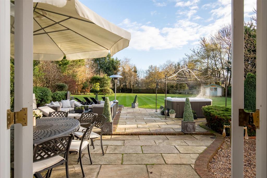 North Street, Winkfield, Windsor 6 bed house £2,295,000