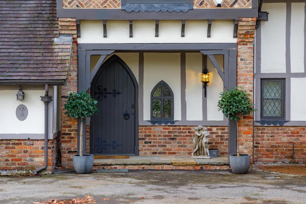 Larch Avenue, Sunningdale SL5 5 bed detached house £2,500,000