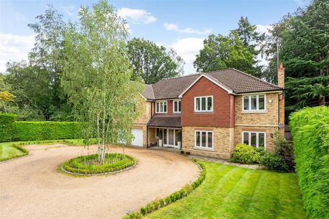 17 Greenways Drive, Ascot, SL5 9QS