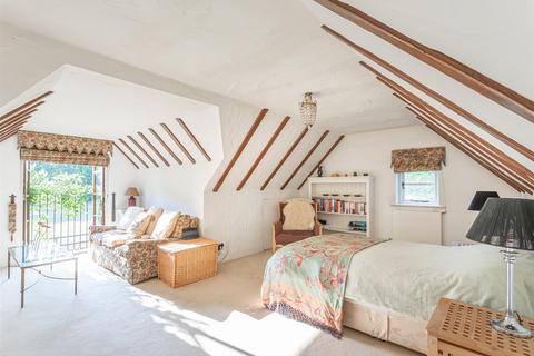 Manor Farm Cottage Rye Grove, Lightwater, GU18 5SE