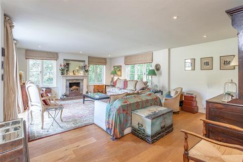 Manor Farm Cottage Rye Grove, Lightwater, GU18 5SE