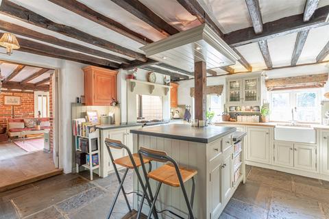 Manor Farm Cottage Rye Grove, Lightwater, GU18 5SE