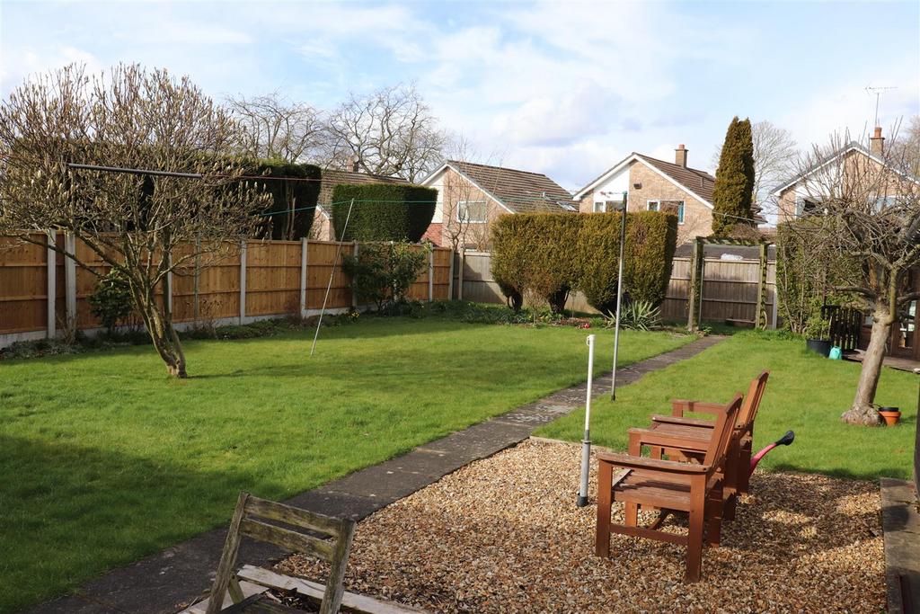 Harborough Drive, Aldridge 2 bed detached bungalow £410,000