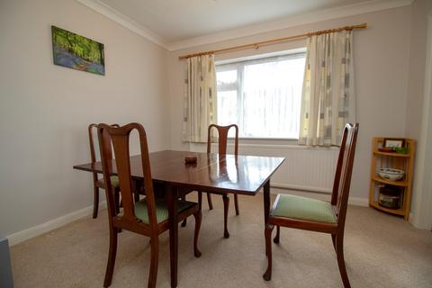 3 bedroom detached bungalow for sale - Brookly Gardens, Fleet, GU51