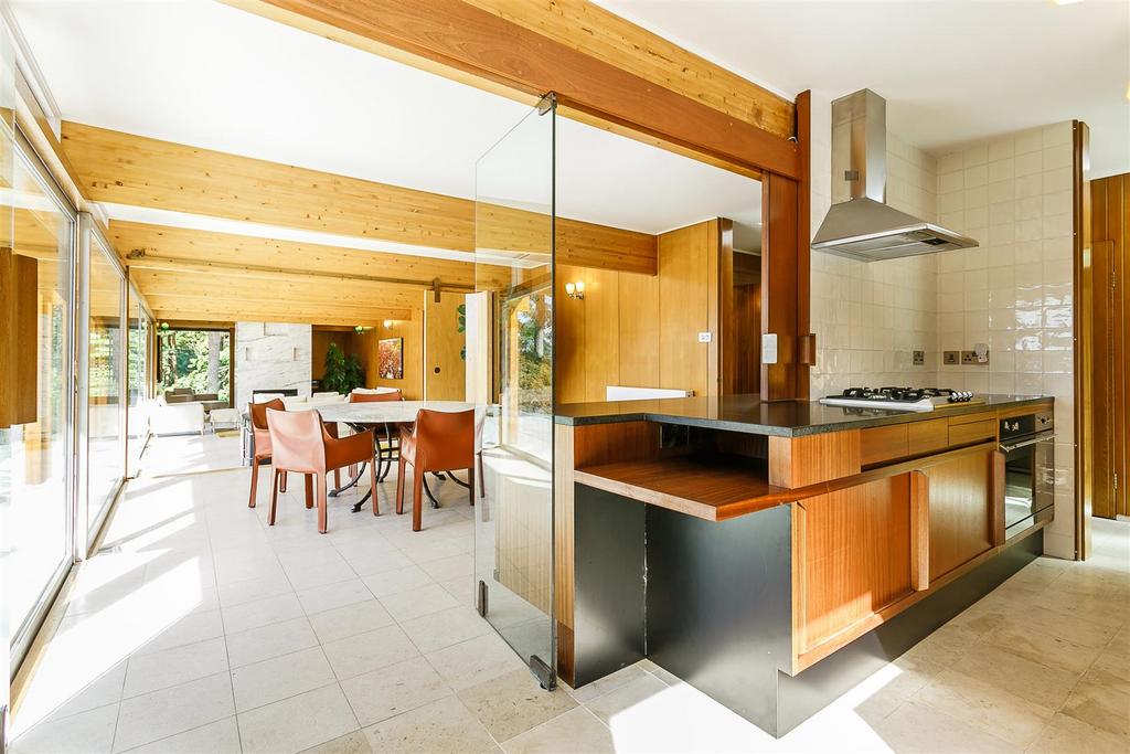 8268406-interior18.jpg