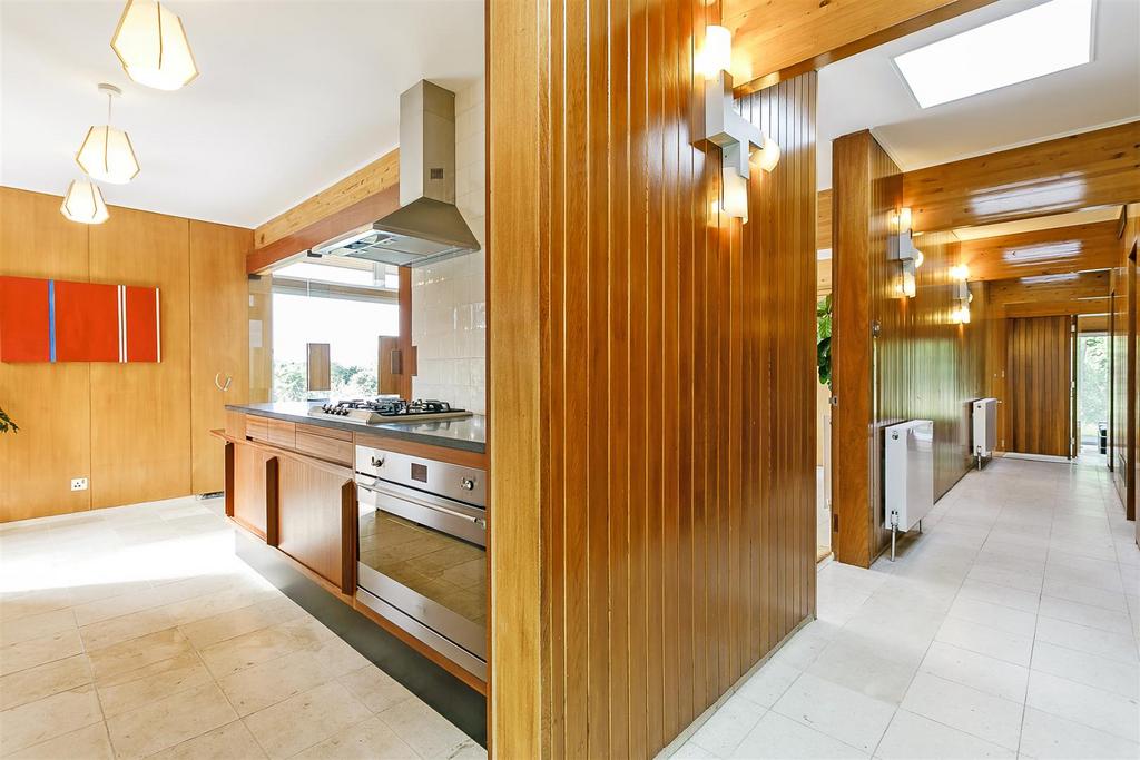 8268406-interior19.jpg