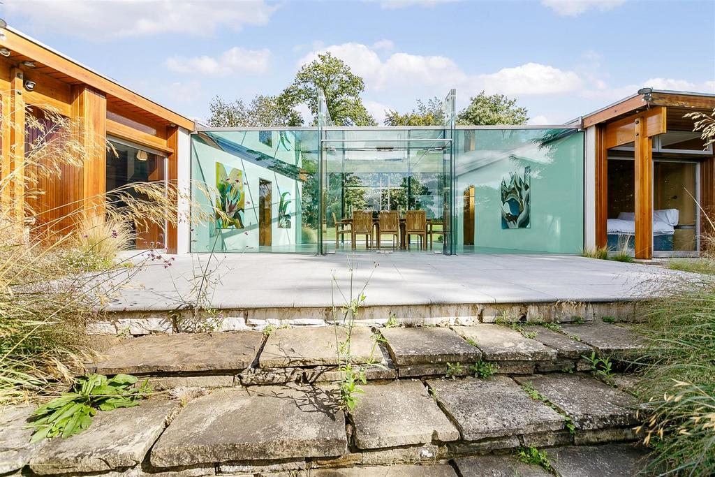 8268406-exterior28.jpg