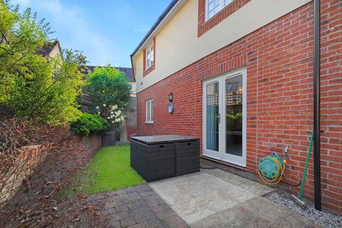 3 bedroom terraced house for sale, Dame Mary Walk, Halstead, Halstead, CO9