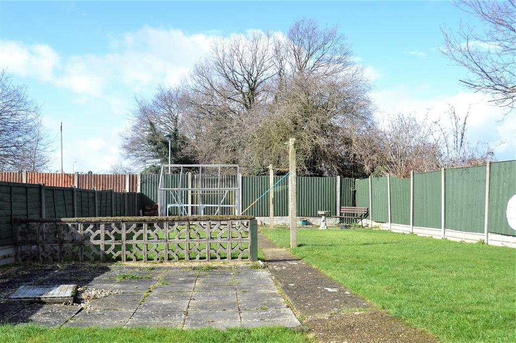 Monkwick Avenue, Colchester 3 bed semidetached house for sale £290,000