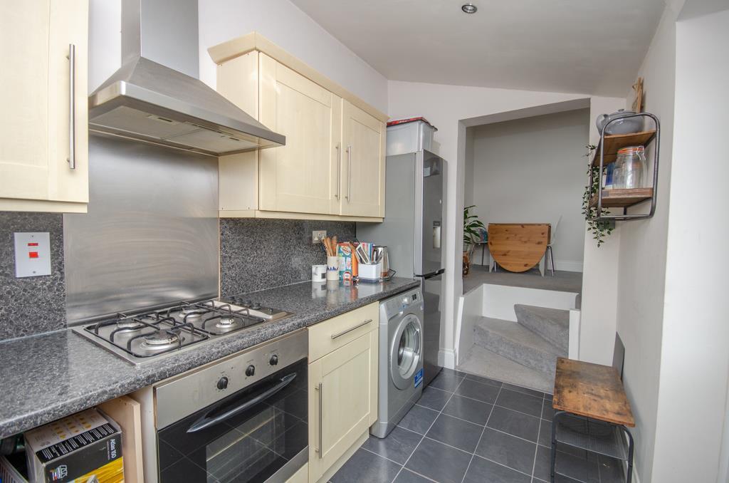 Kitchen pic 2.jpg