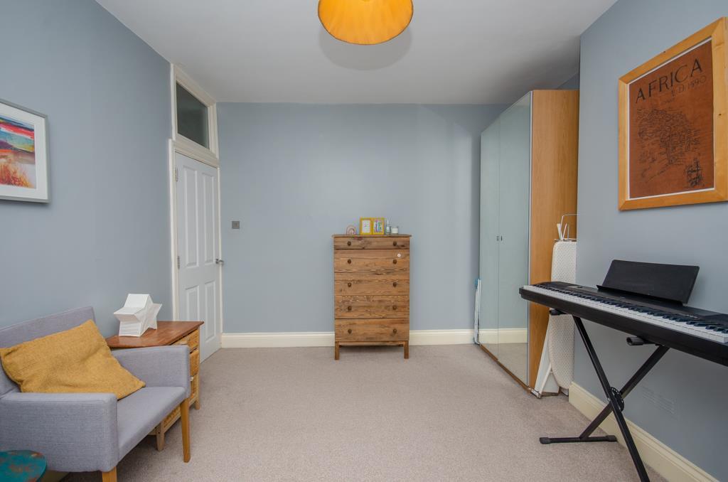 Bedroom 1 pic 2.jpg