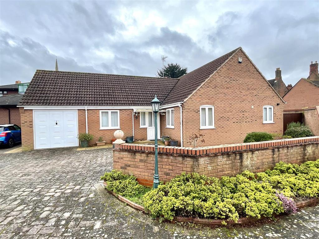 Bath Lane, Spalding 3 bed detached bungalow £350,000
