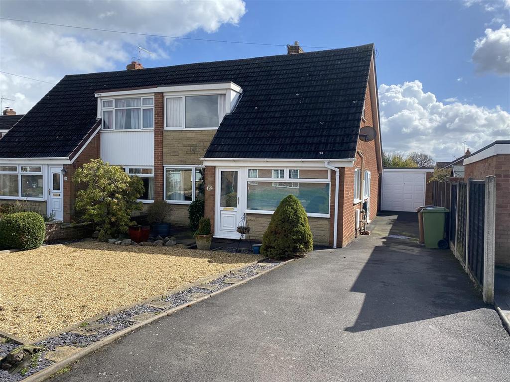 Redfern Road, Stone 3 bed semidetached house for sale £230,000