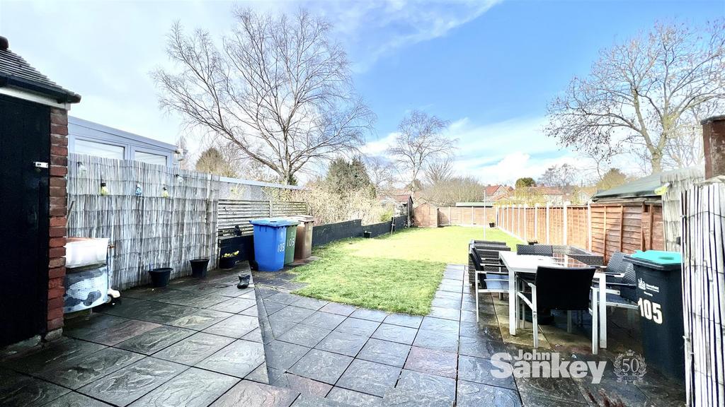 Clipstone Road East, Forest Town... 3 bed semidetached house £175,000