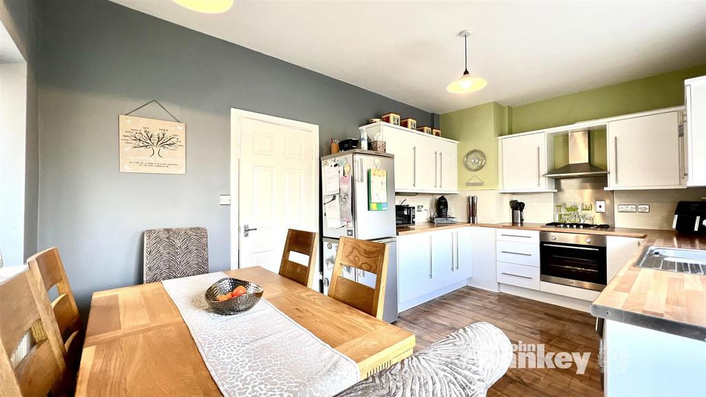 Clipstone Road East, Forest Town... 3 bed semidetached house £175,000