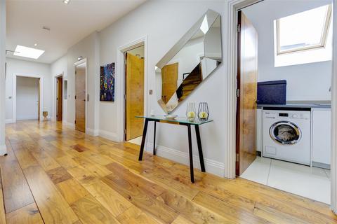 4 bedroom apartment for sale, Belview Lodge, NW11