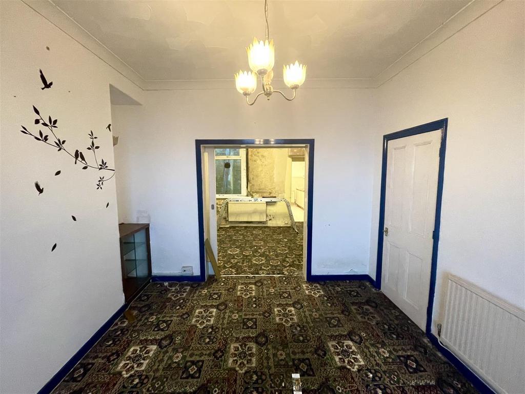 Seaview Terrace, Swansea 2 bed terraced house £55,000