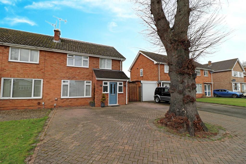 Clopton Road, StratfordUponAvon 3 bed semidetached house £435,000
