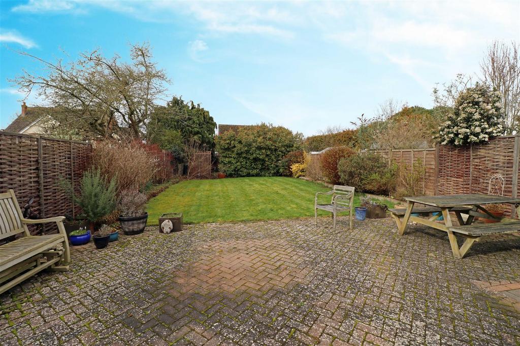 Clopton Road, StratfordUponAvon 3 bed semidetached house £435,000