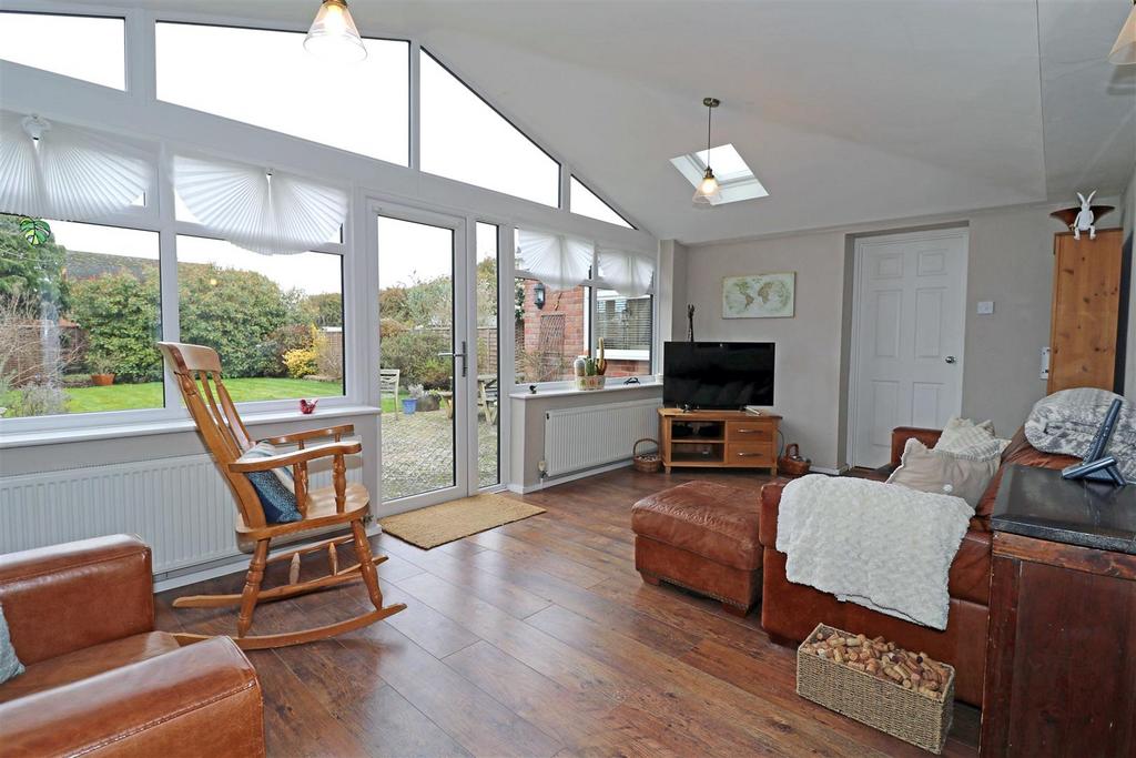 Clopton Road, StratfordUponAvon 3 bed semidetached house £435,000