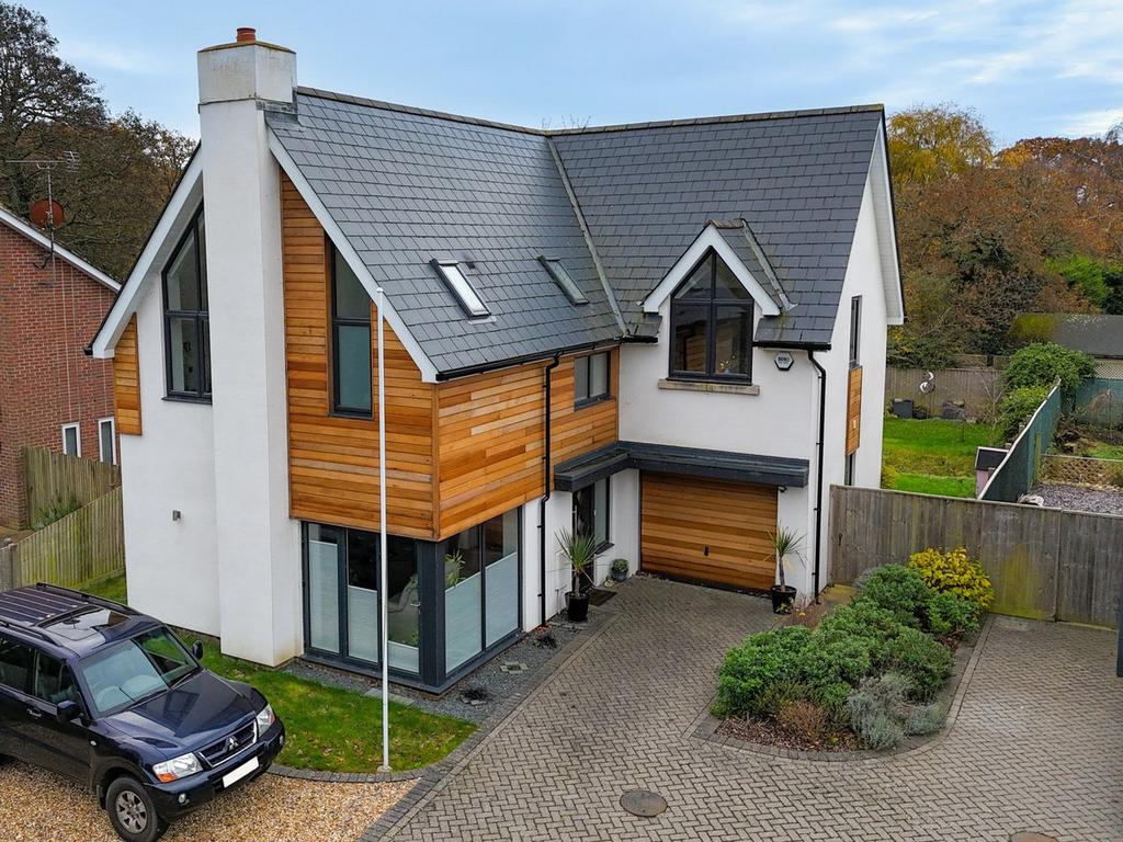 Everton Road, Hordle, Lymington, SO41 4 bed detached house for sale £