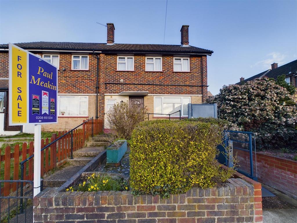 Frimley Crescent, New Addington, Croydon 3 bed semidetached house for