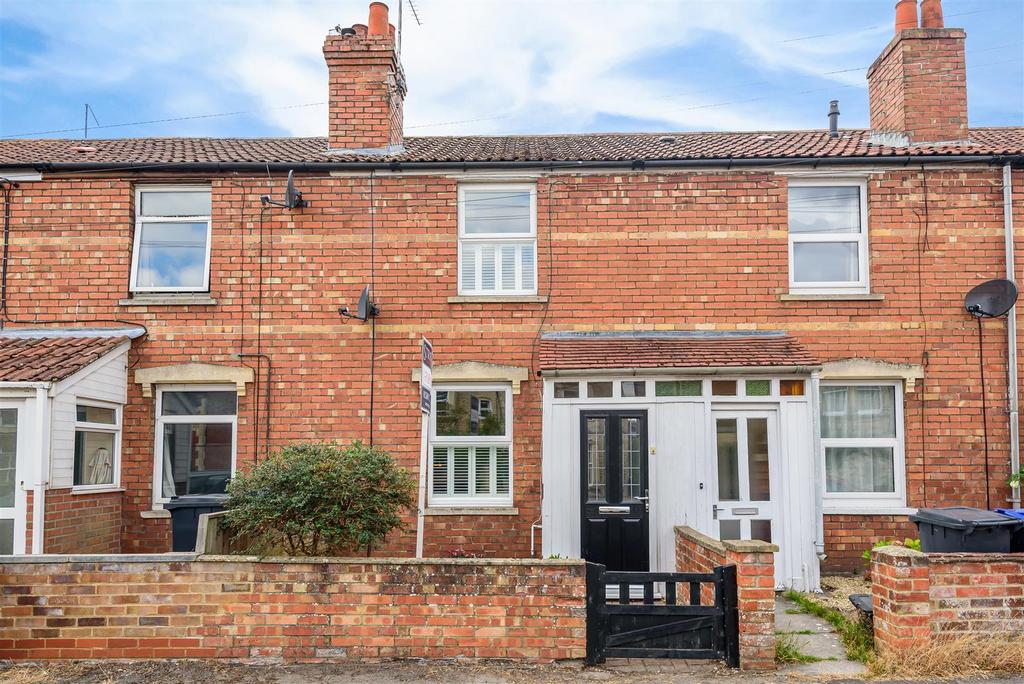 Longcroft Road, Devizes 3 bed terraced house £270,000