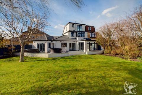 4 bedroom semi-detached house for sale - Amery Gardens, Romford