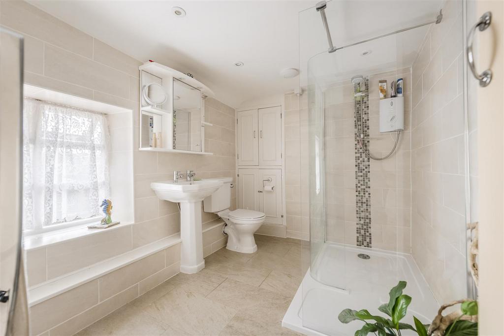 Bathroom.jpg